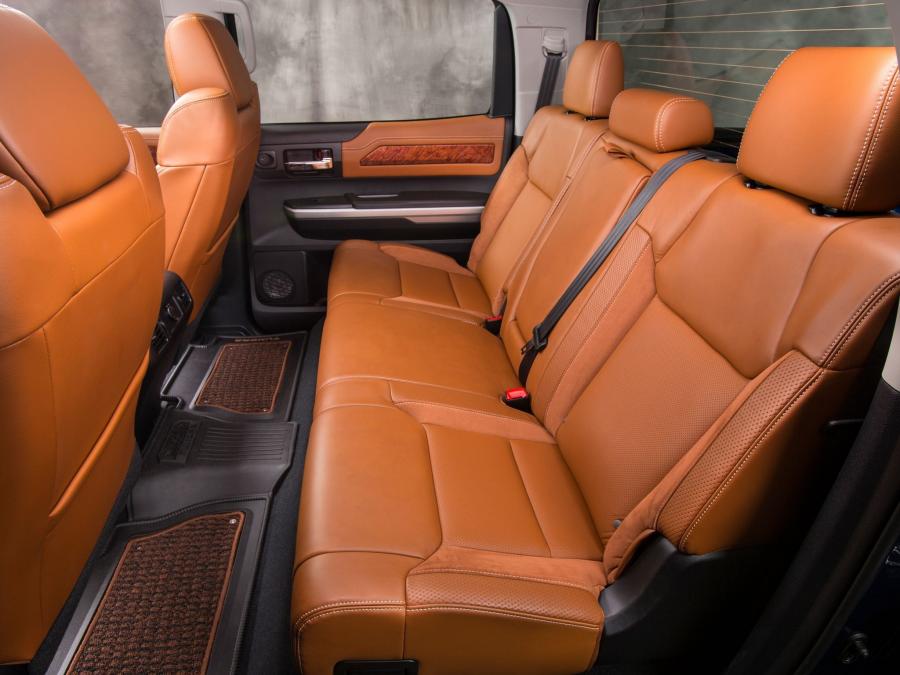 Интерьер Toyota Tundra 1794 Edition 2013 года  (фото 30 из 40)